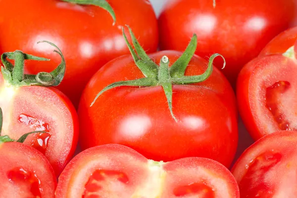 Закрыть свежие красные помидоры — стоковое фото