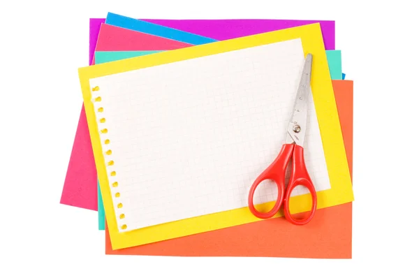Papel a cores com um clipe de papel — Fotografia de Stock