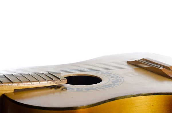 白で隔離されるアコースティック ギター — ストック写真