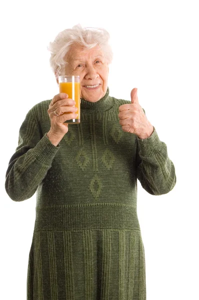 Mulher idosa com um copo de suco — Fotografia de Stock