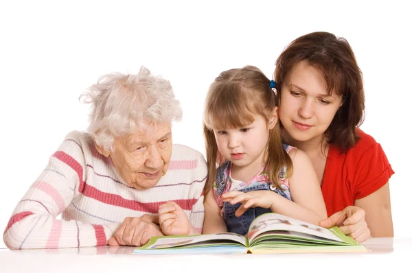 Avó com a neta leu o livro — Fotografia de Stock