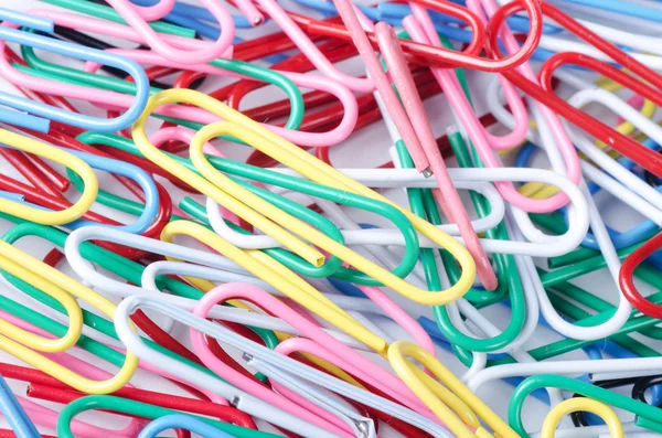Close-up of multi-colored paper clips — Stock Photo, Image