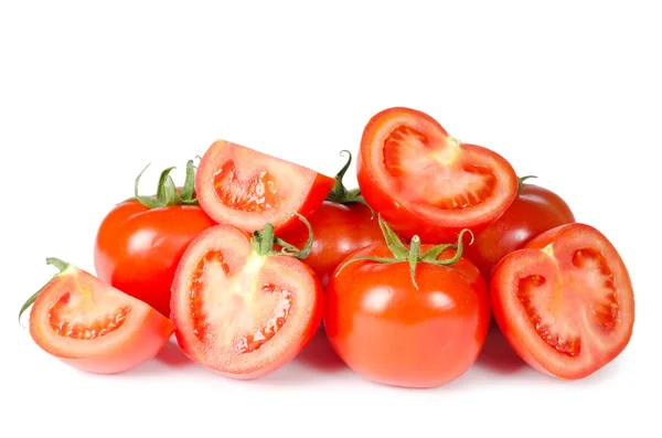 Красный свежий помидор изолирован на белом — стоковое фото