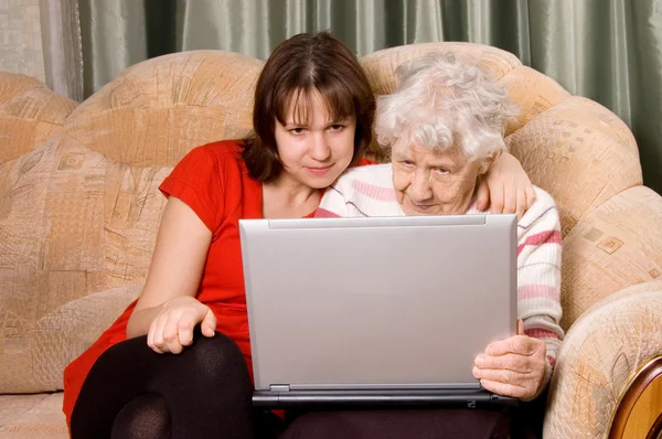 Family on a sofa with computer — Stock Photo, Image