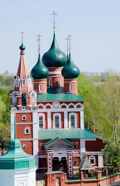 Вид на стародавню церкву в Ярославлі. — стокове фото