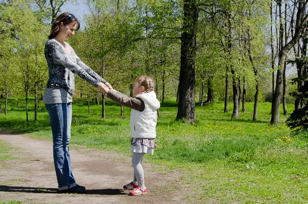 Mum with a daughter on rest in park — Stock Photo, Image