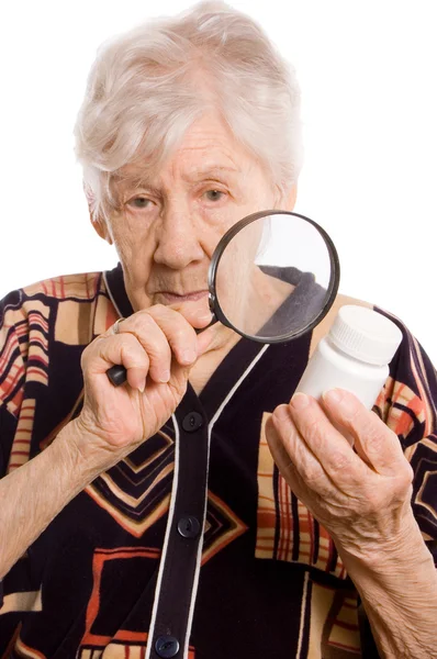 Porträtt av den gammala kvinnan isoleras på vit — Stockfoto