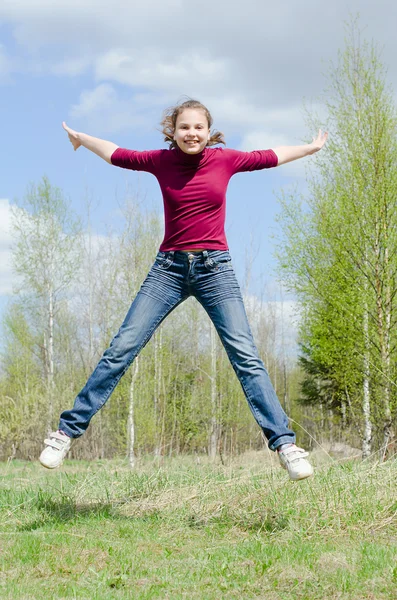 Das springende Mädchen — Stockfoto