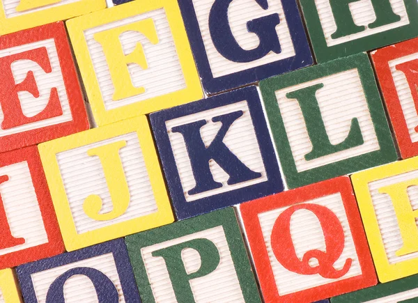 Kuber med bokstäver på nära håll — Stockfoto