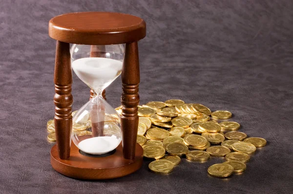 Hourglasses ve bir Grey bozuk para — Stok fotoğraf
