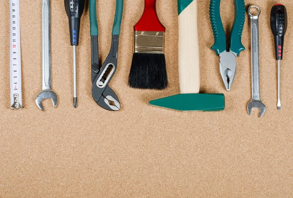 Οικοδομικά Εργαλεία σε ένα corkboard — Φωτογραφία Αρχείου