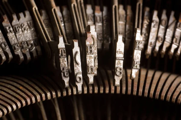 Texto antiguo mecanografía letra máquina de escribir barra de tipos — Foto de Stock