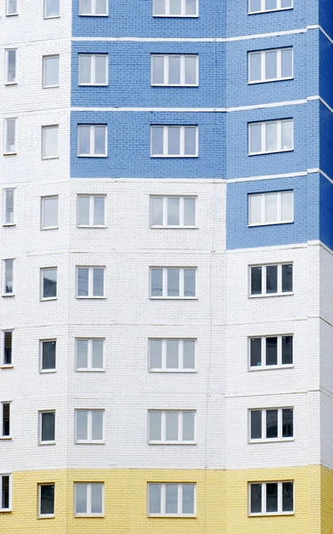 Bygning med høy boligenhet – stockfoto