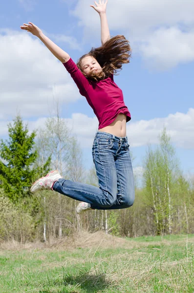 La chica saltando — Foto de Stock
