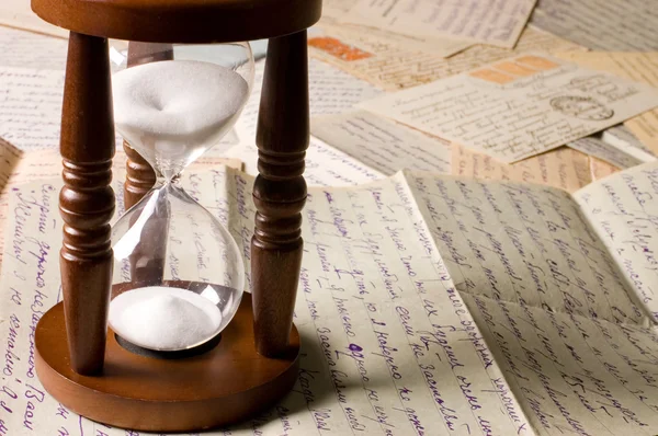 古い手紙の砂時計 — ストック写真