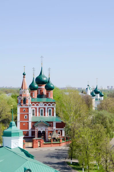 Vista de la antigua iglesia en Yaroslavl —  Fotos de Stock