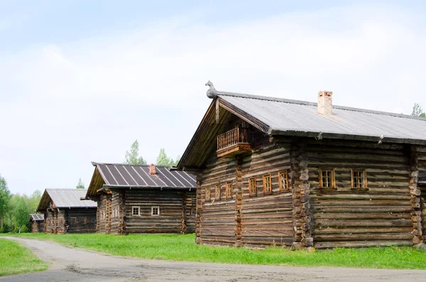 La vecchia casa di legno — Foto Stock