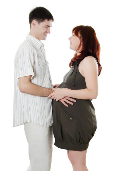 Щаслива вагітна пара ізольована на білому — стокове фото