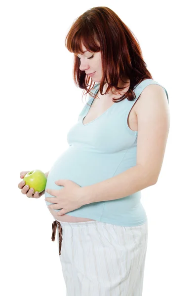 La femme enceinte avec une pomme — Photo