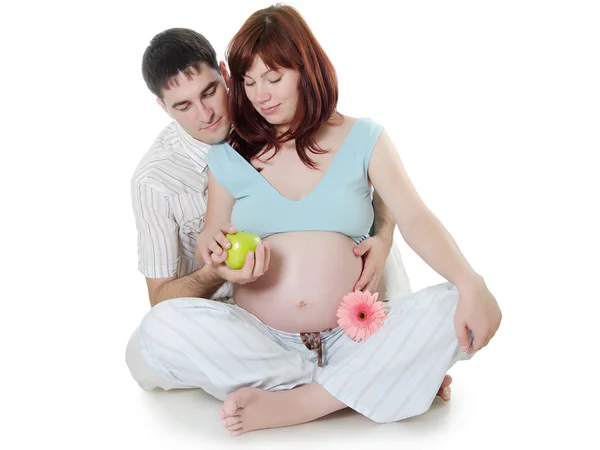 Felice coppia incinta isolato su bianco — Foto Stock
