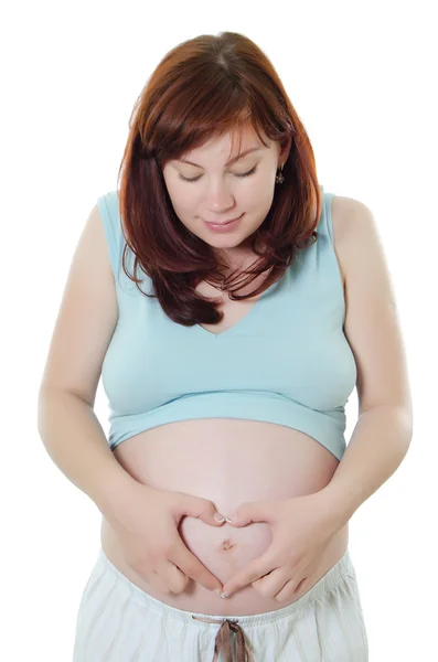 Coeur sur le ventre la femme enceinte — Photo