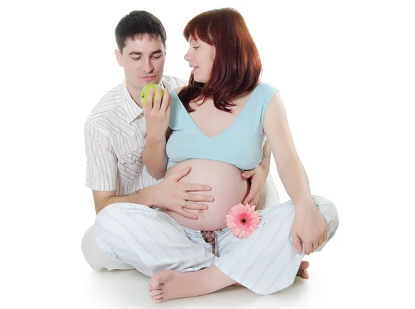 Ευτυχισμένο ζευγάρι έγκυος που απομονώνονται σε λευκό — Φωτογραφία Αρχείου