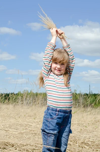 Portrait of the girl against the blue sky — Stock Photo, Image
