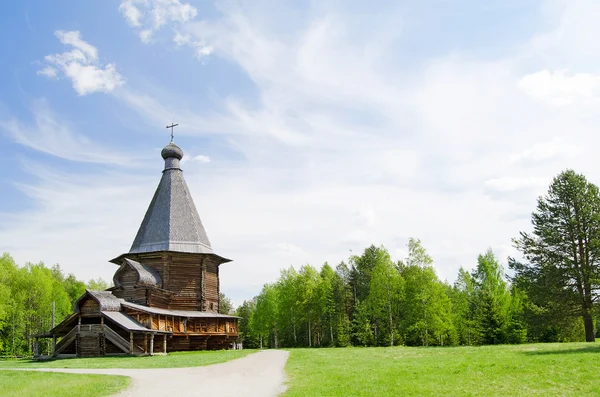 Houten kerken in de Noord-Rusland — Stockfoto