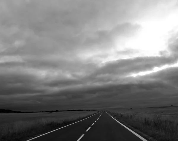 Estradas em preto e branco — Fotografia de Stock