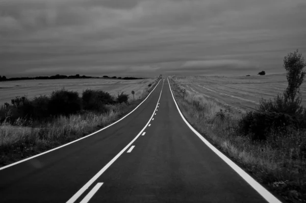 Дороги в чорно-білому — стокове фото