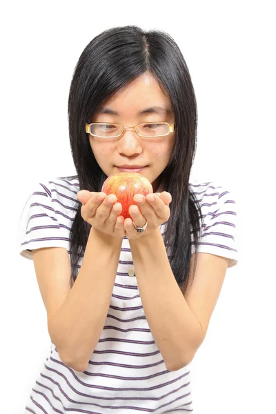 Giovane donna cinese in possesso di una mela Foto Stock
