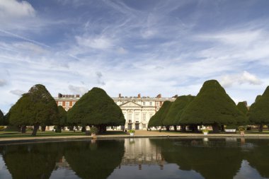 Hampton court Sarayı