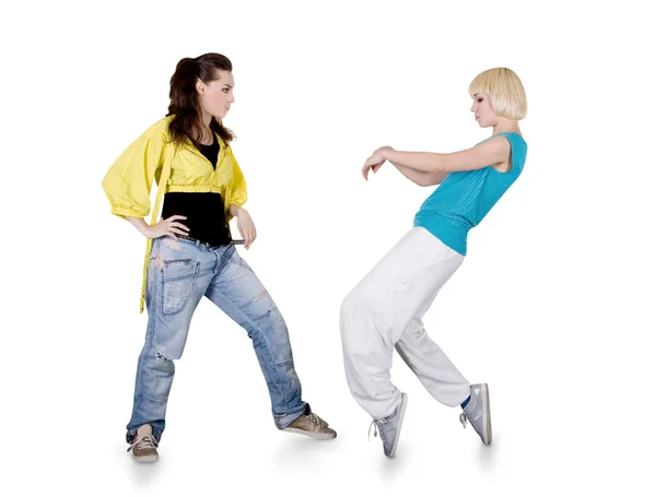 Дівчата-підлітки танцюють хіп-хоп на білому тлі — стокове фото