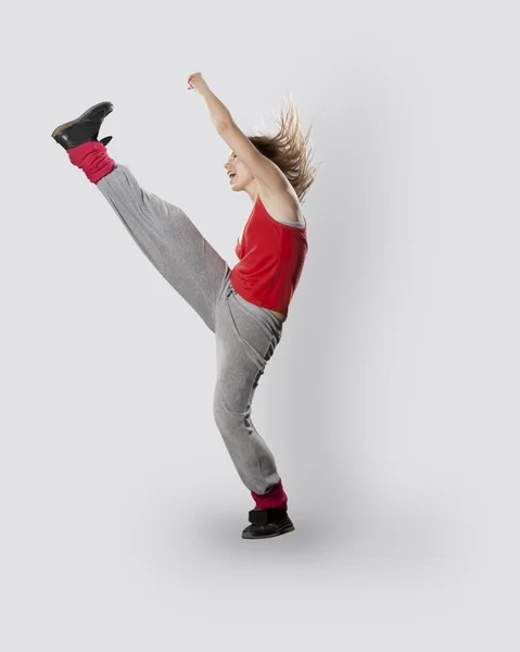 10 代の少女のアクションでブレイク ダンスを踊る — ストック写真