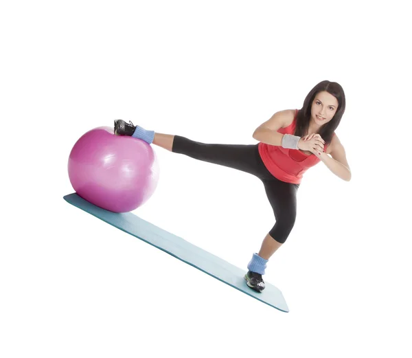 Attraktive junge Frau mit Fitnessball im Stretching — Stockfoto