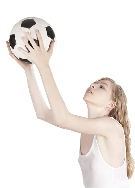 Imagem brilhante de jovem loira com bola de futebol — Fotografia de Stock