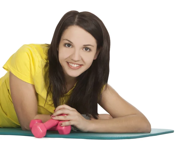 Attraktive junge Frau mit Fitnesshanteln im Sportzentrum — Stockfoto