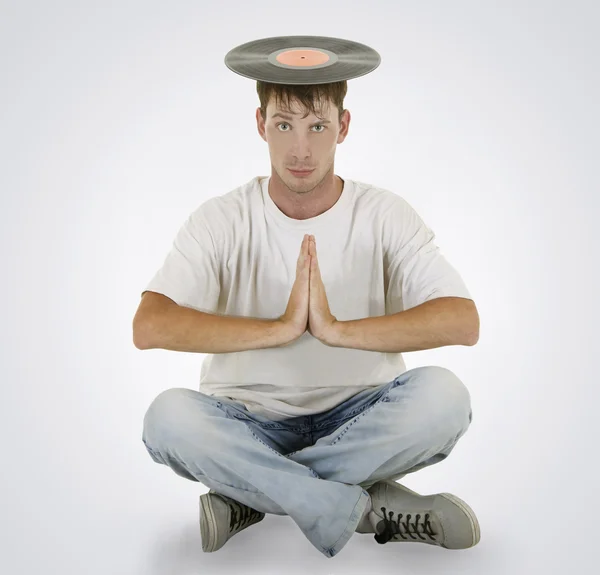 DJ sitting on the floor with vinyl on his head — Stock Photo, Image