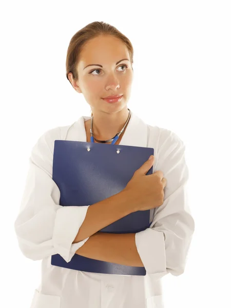 Medico donna in possesso di un blocco a molla contro sfondo bianco . — Foto Stock