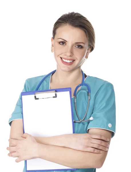 Gelukkig glimlachende vrouwelijke arts met klembord — Stockfoto