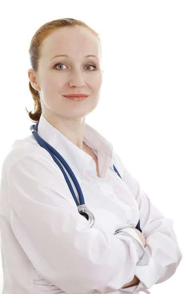 Een glimlachende arts. Geïsoleerd over witte achtergrond — Stockfoto