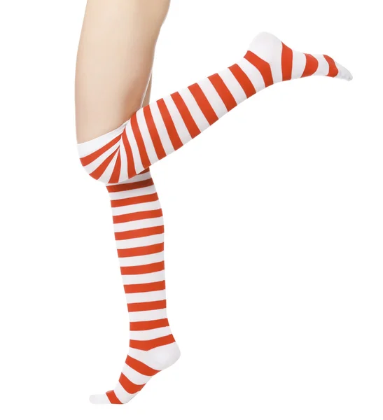 De benen van de vrouw in kleur rode sokken geïsoleerd op wit. — Stockfoto