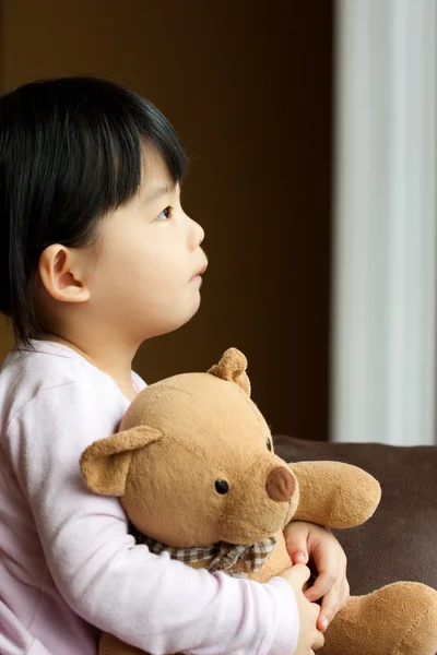 Sad little girl with teddy bear — Stock Photo, Image