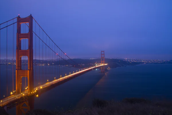 Ночная сцена моста Золотые ворота — стоковое фото