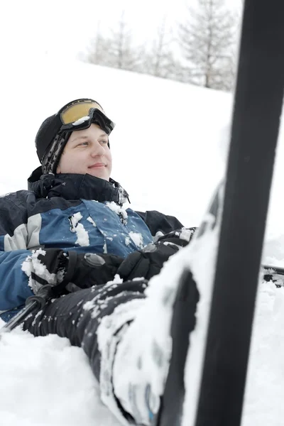 Entspannter Skifahrer — Stockfoto