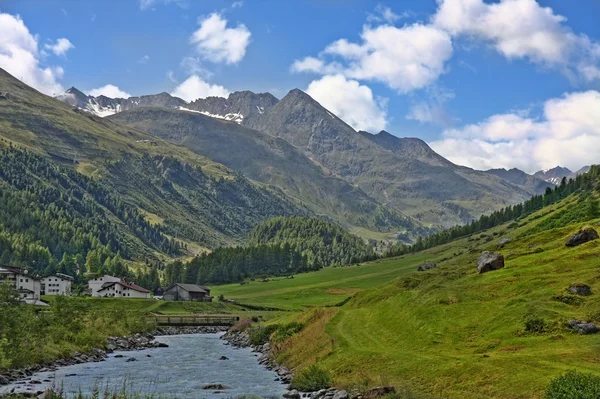 Valle alpina — Foto Stock