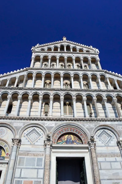 Facade of the Cathedral in Pisa, — Stock Photo, Image