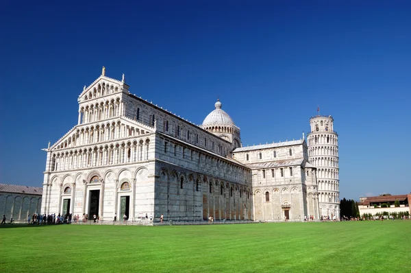 Katedralen i Pisa og skæve tårn - Stock-foto
