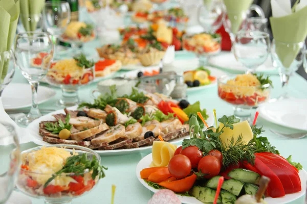 Table at restaurant — Stock Photo, Image
