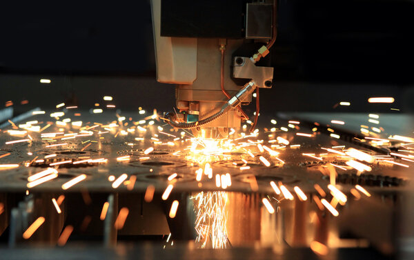 The industrial laser cutting torch cuts preparations from metal